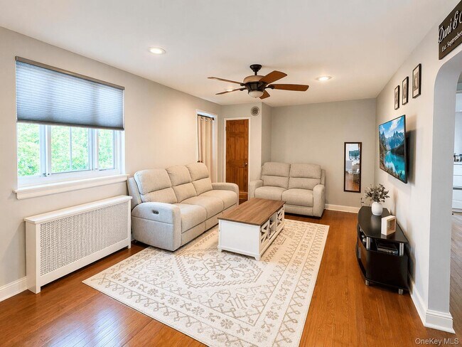 Foto del edificio - 255-17 74th Ave