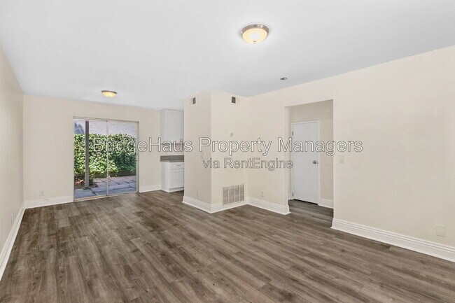 Foto del edificio - 4435 Tremont St