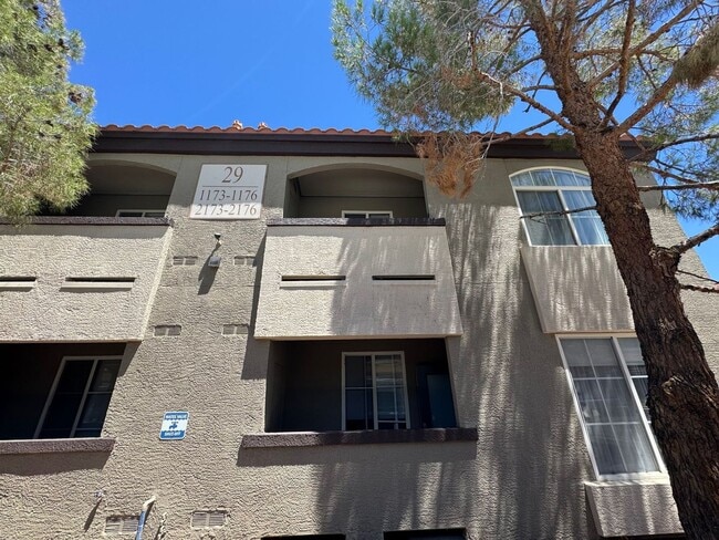 Building Photo - Stylish 1BR/1BA Condo with Modern Finishes...