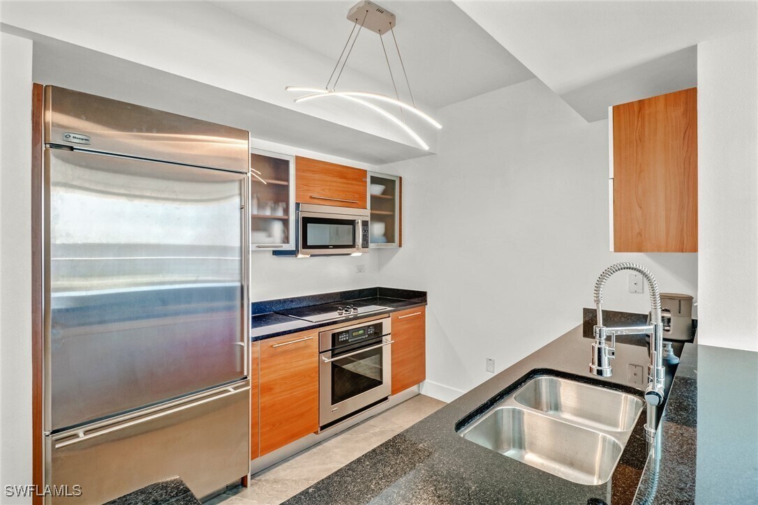 Foto del edificio - 3000 Oasis Grand Blvd