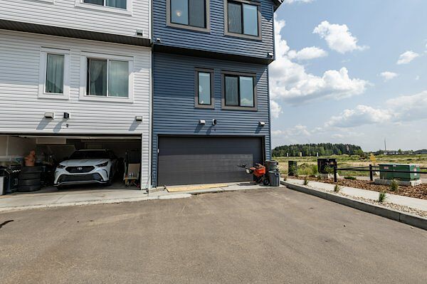 Photo du bâtiment - 21750 93 Av NW