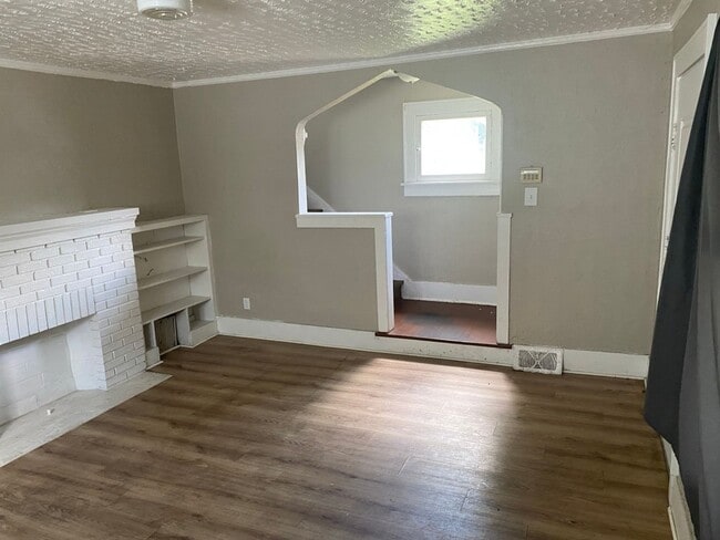 Building Photo - Spacious 3-Bedroom Home for Lease in Akron