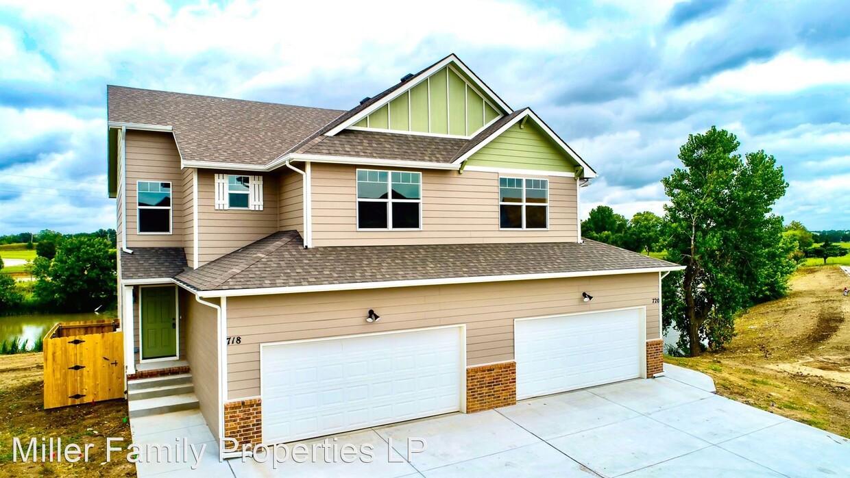 Primary Photo - 4 br, 3.5 bath House - 718 Deer Haven