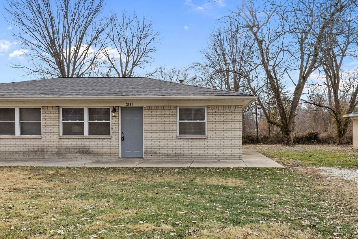 Primary Photo - 2219-2221 Fairfax Road