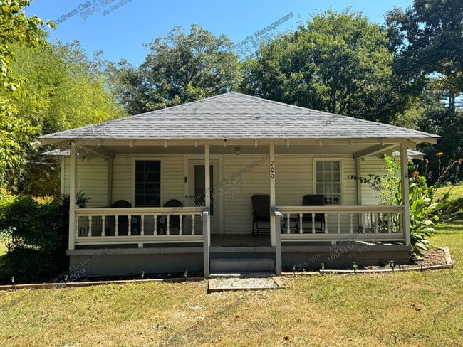 Photo - 709 Friendship Road House