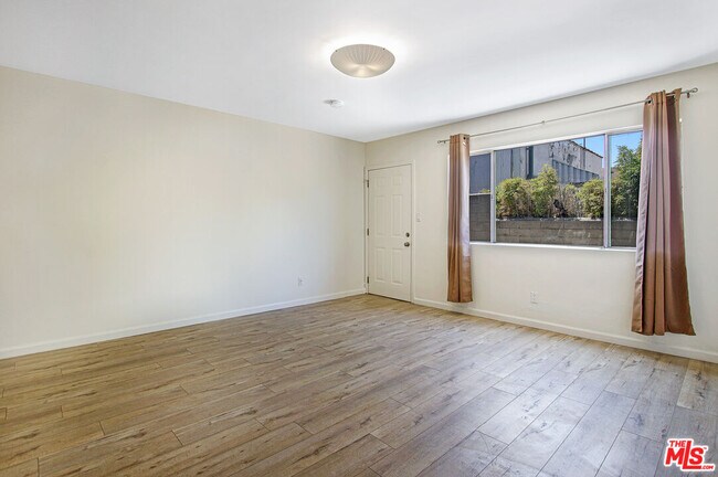 Foto del edificio - 2309 Hauser Blvd