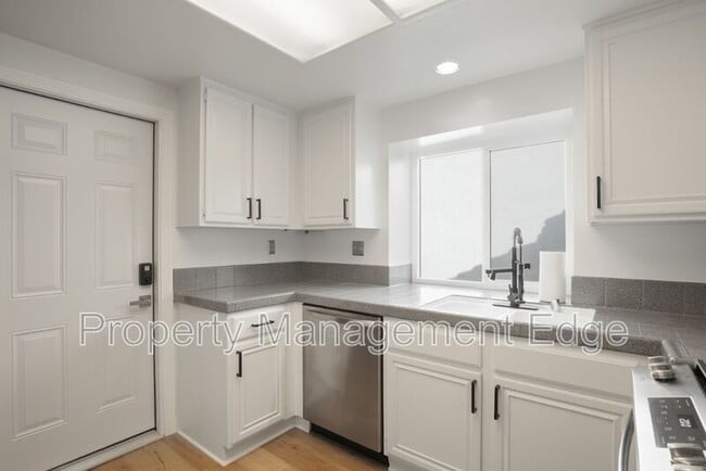 Foto del edificio - 41172 Geranio Cir