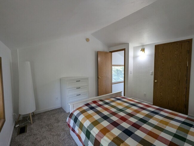 Building Photo - Downtown Douglas Townhouse Style Condo, 2B...
