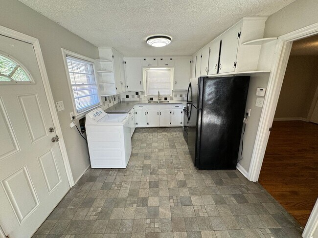 Foto del edificio - Fantastic 3 Bed 2 Bath Durham Ranch Brick Home