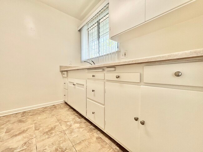 Foto del edificio - 326 Amherst Dr Burbank, CA 91504
