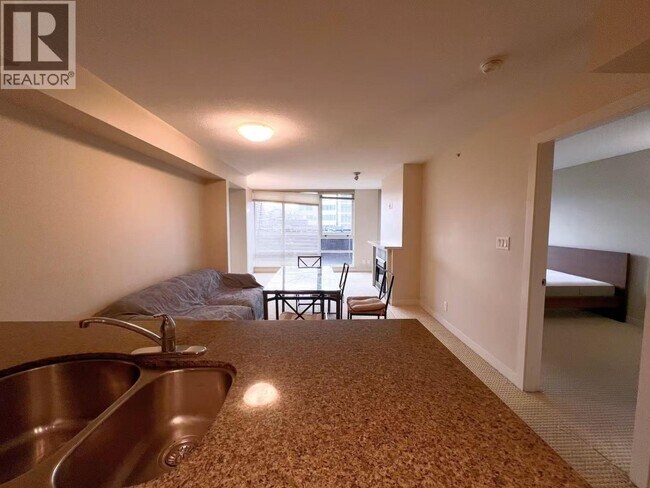 Photo du bâtiment - 6068 No. 3 Road