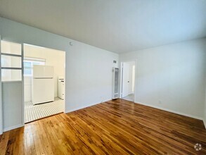 Building Photo - was738
