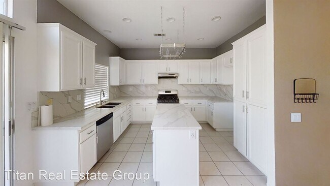 Building Photo - 5 br, 3 bath House - 424 Akindale Way