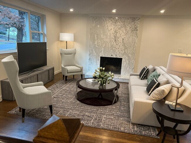 Foto del edificio - 71 Tamarack Rd