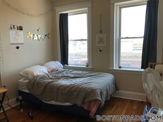 Foto del edificio - 1185 Commonwealth Ave