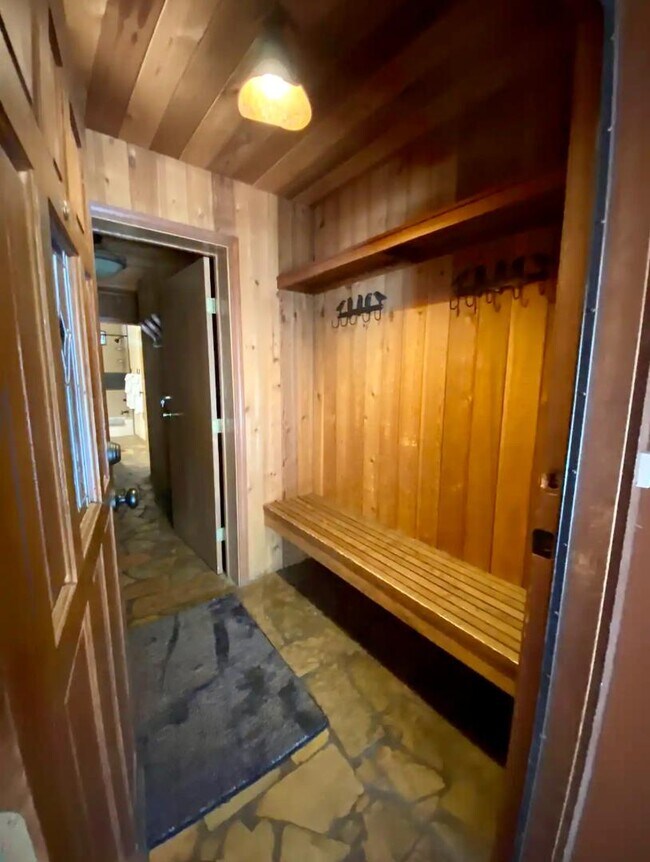 Foto del edificio - 12250 Snowpeak Way