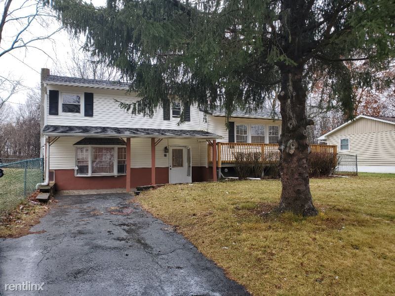 Primary Photo - 4 br, 1.5 bath House - 26 Oak Ln,
