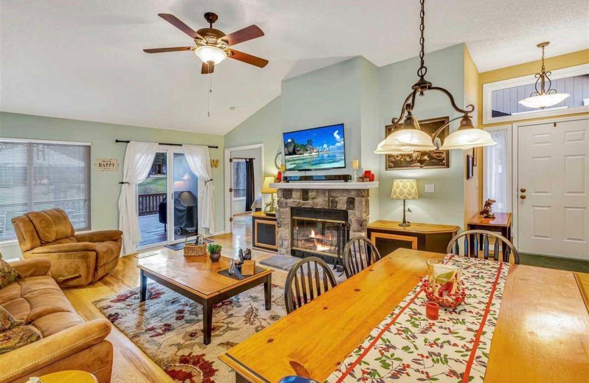 Sala-Comedor 2 - 82 Sequoia Cir