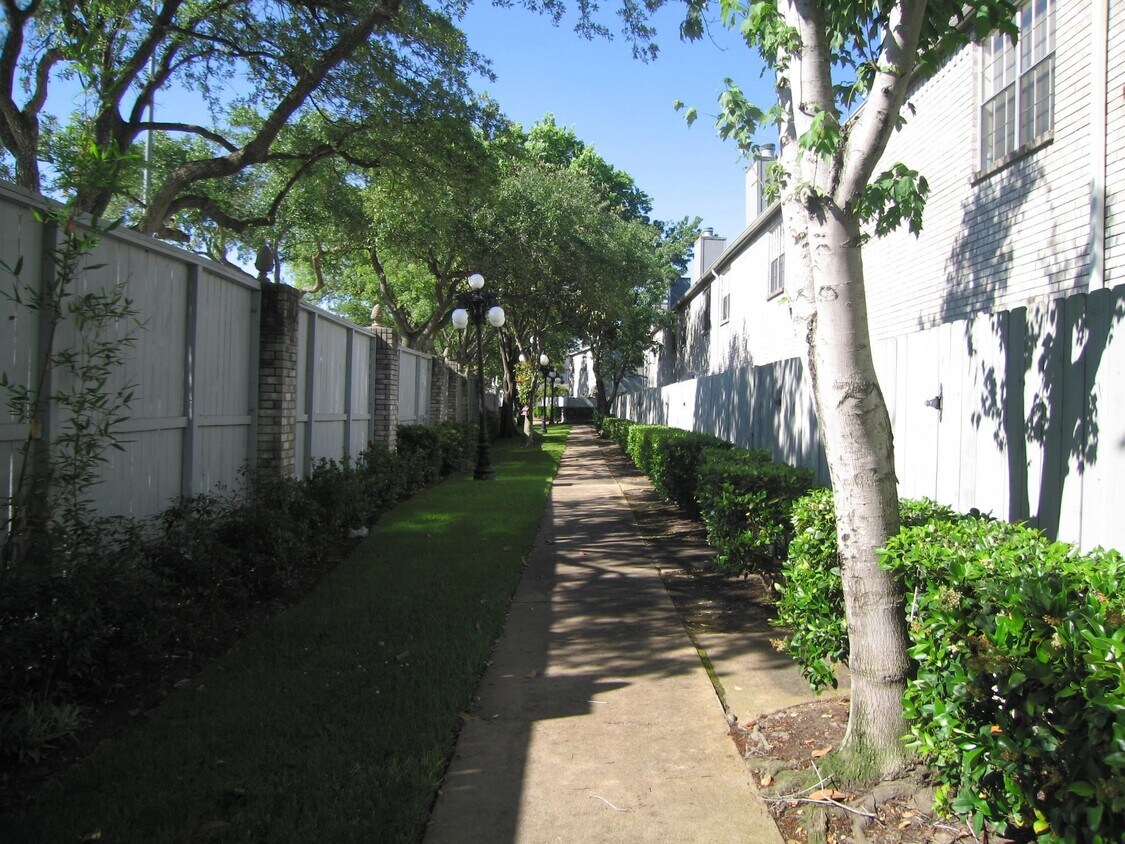 Foto del edificio - 7709 Cambridge St