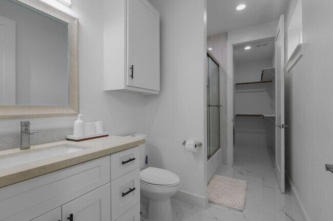 Foto del edificio - 6415 Bowling Green St