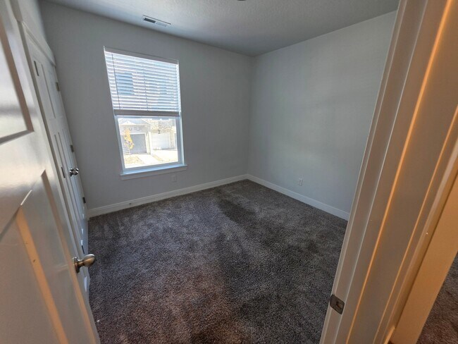 Building Photo - 415 N 360 W