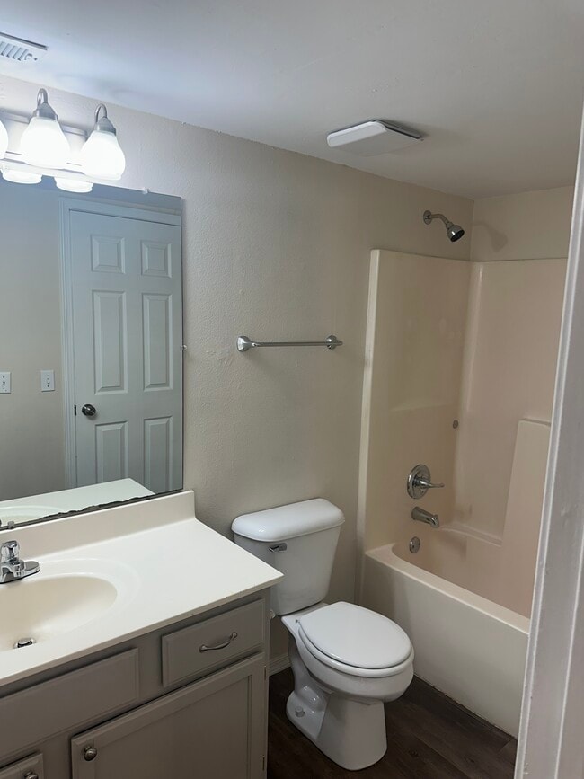 Photo - 1300 Fredonia St Townhome