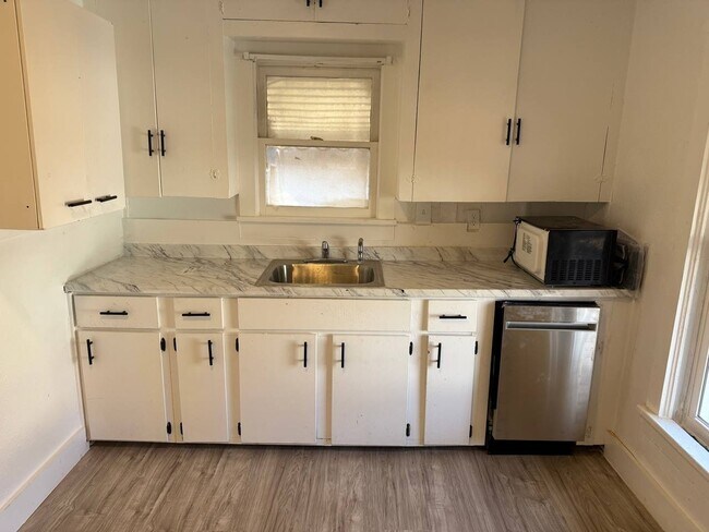 Foto del edificio - 8112 Melrose Ct W