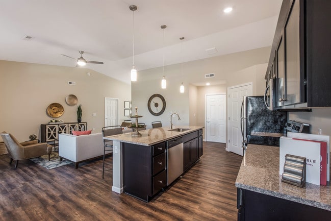 Building Photo - Redwood Superior Township