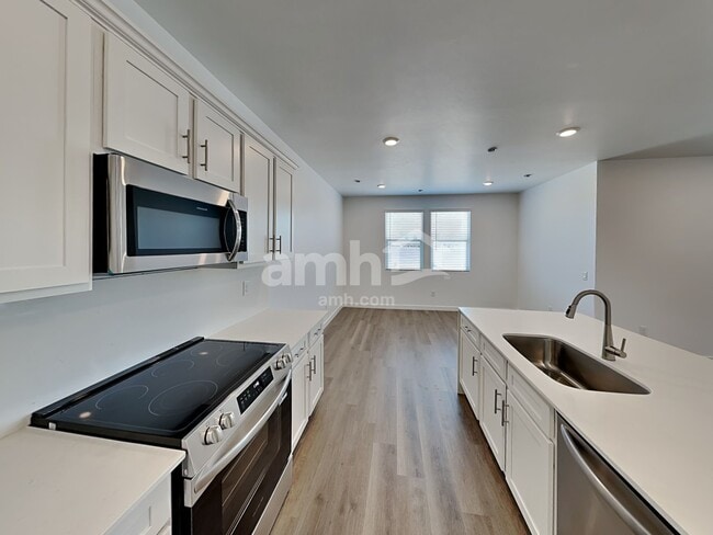 Building Photo - 6509 E Paseo Alga