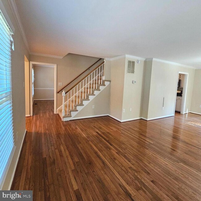 Foto del edificio - 6413 4 Oaks Ln