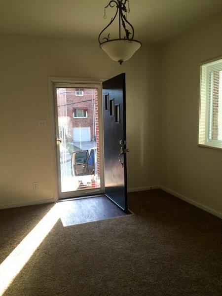 Foto del edificio - 1322 Fallowfield Ave