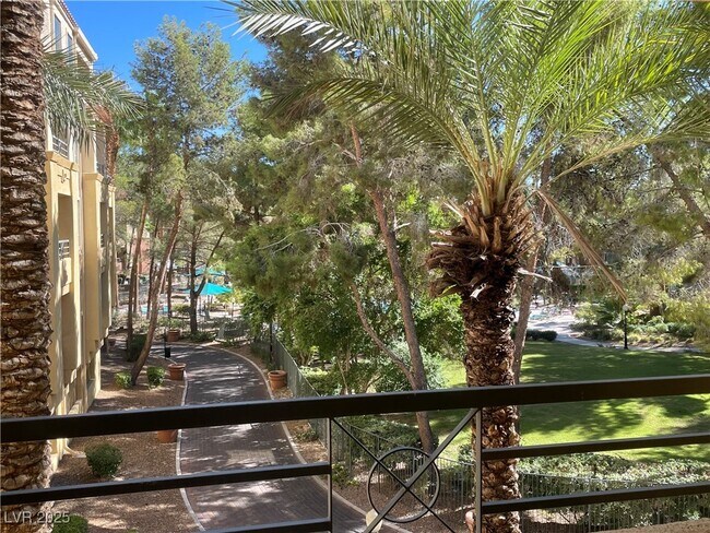 Foto del edificio - 230 E Flamingo Rd