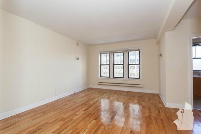 Building Photo - 0 bedroom in Chicago IL 60610