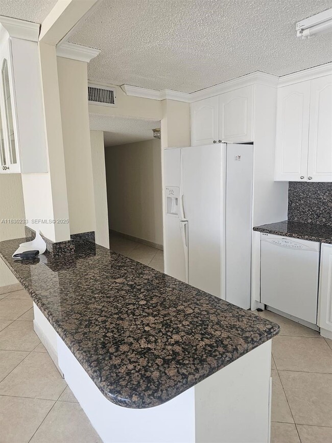 Building Photo - 18011 Biscayne Blvd