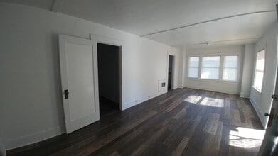 Building Photo - 527 N 8th St