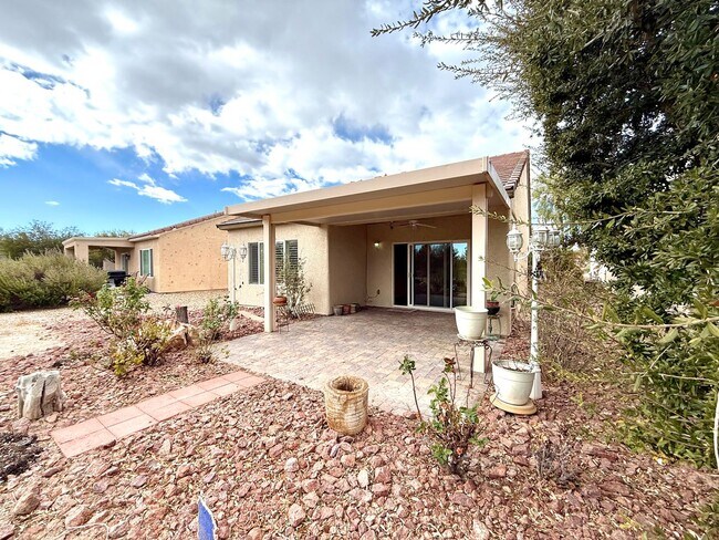 Building Photo - Great 55+ Senior Community - 2 Bedrooms / ...
