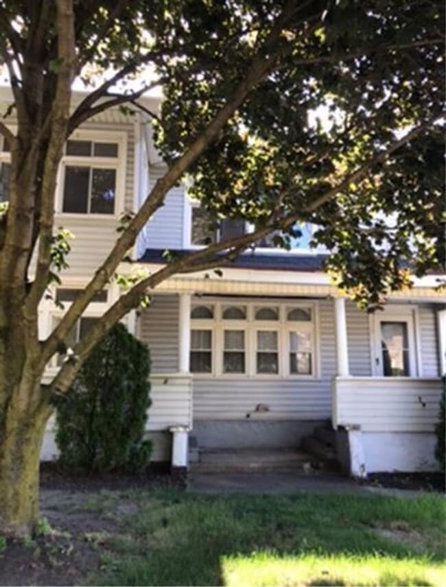 Building Photo - 814 Highland Ave