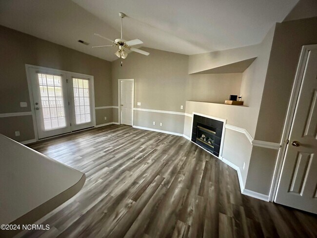 Foto del edificio - 2217 Locksley Woods Dr