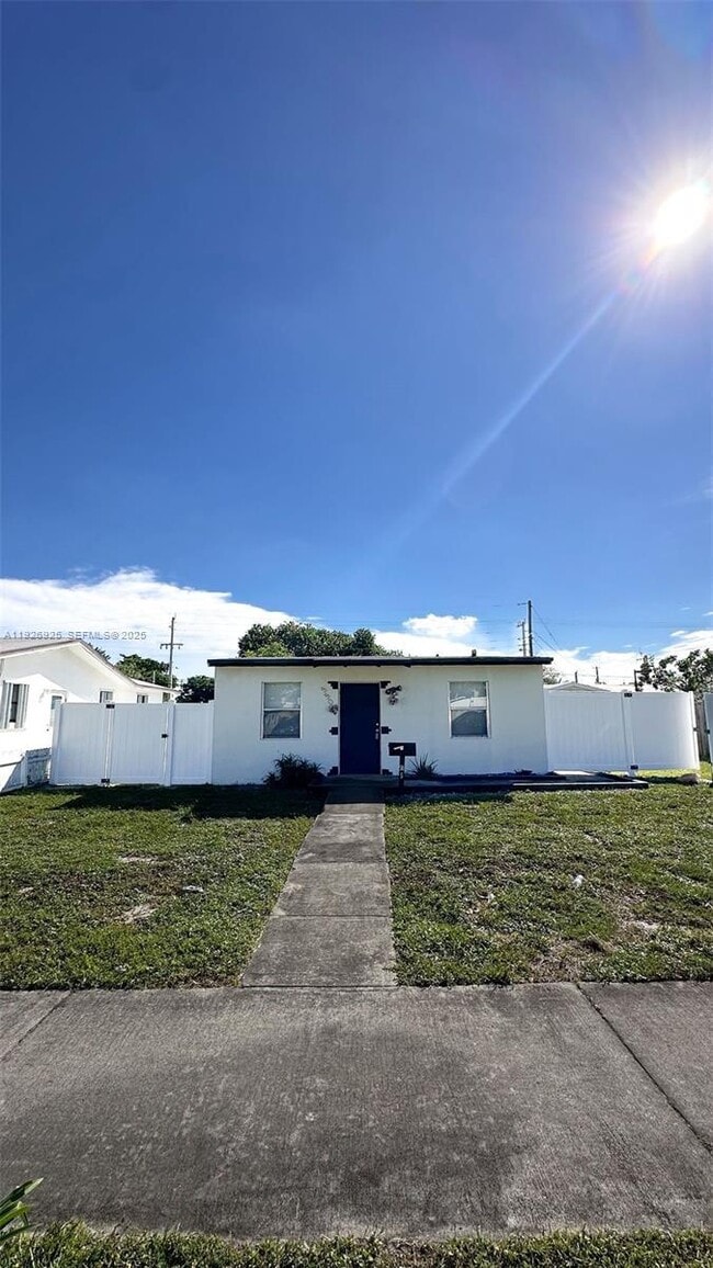 Foto del edificio - 550 NW 15th Ct