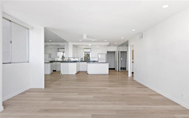 Building Photo - 611 Lido Park Dr