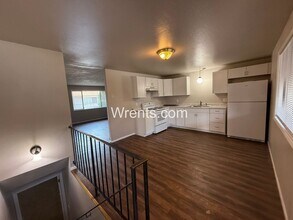 Building Photo - 2320-2320 E Dalke Ave