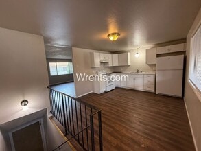 Building Photo - 2320-2320 E Dalke Ave