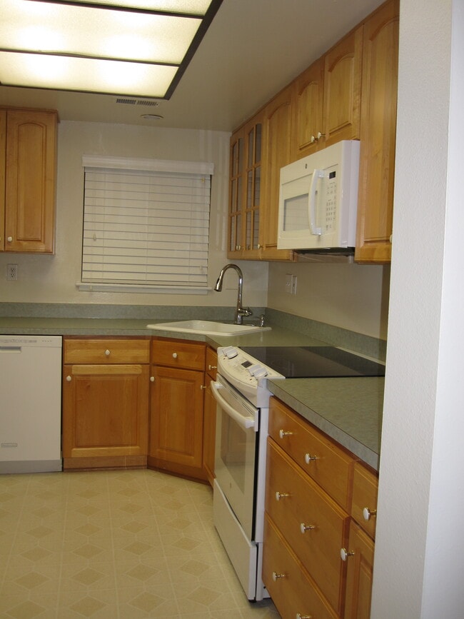 Building Photo - 15300 Wallbrook Ct