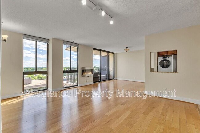 Foto del edificio - 6800 Fleetwood Rd