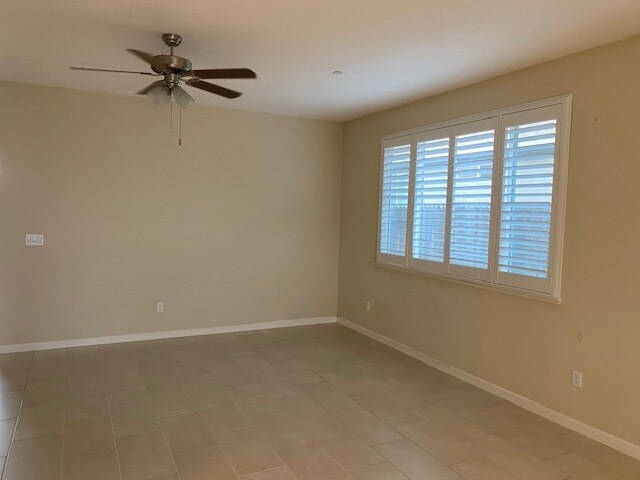 Living room - 506 Glendon Ct