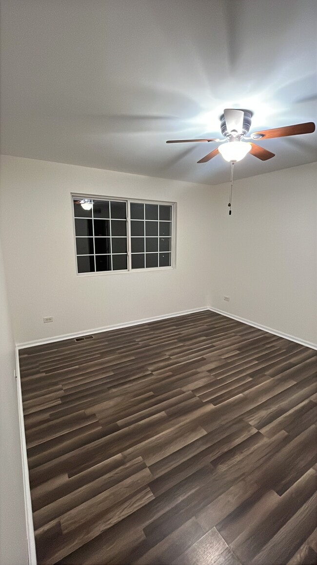 Building Photo - 1096 Clover Dr