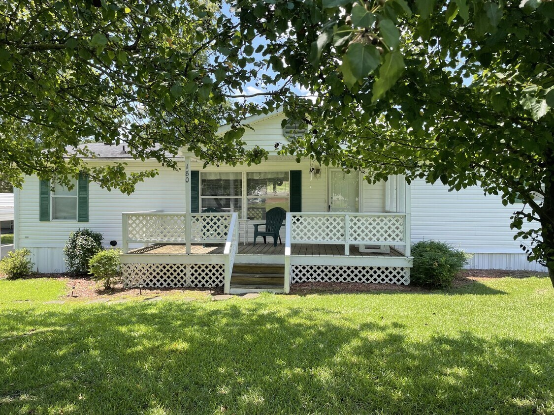 Primary Photo - Furnished 3 bedroom 2 full bathroom Manufa...
