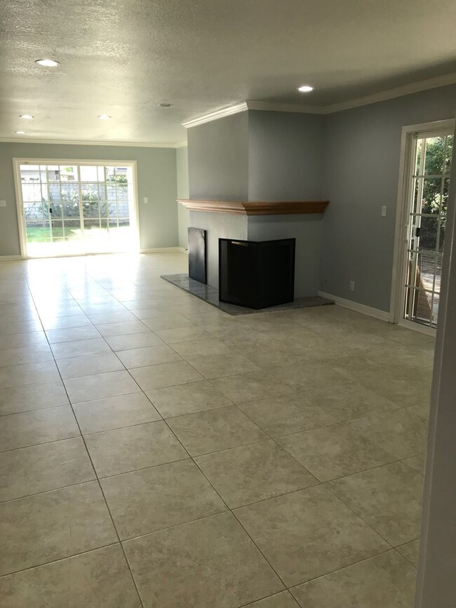 Foto del edificio - Comming SOON !! Beautiful 3 Bed 2 Bath Hom...
