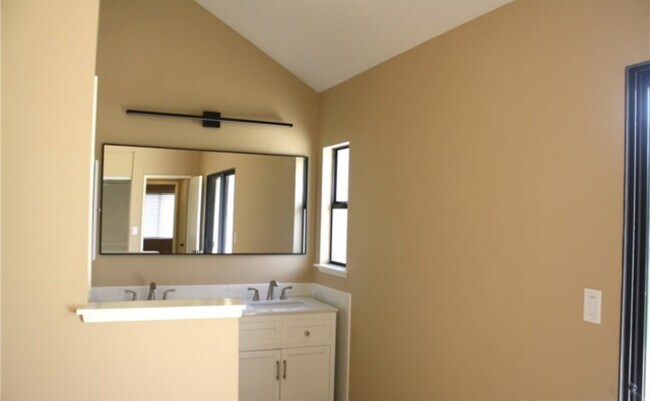 Foto del edificio - 23418 Pomita Pl