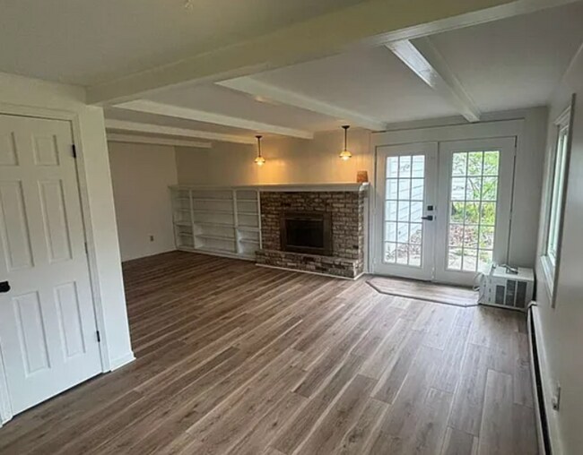 Foto del edificio - Four Bedroom Available for Immediate Move in!!